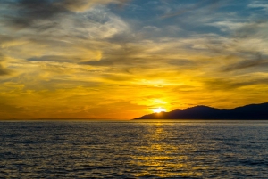 Vancouver: Bowen Island Boat Cruise with Dinner