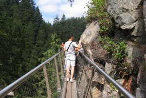 Capilano Suspension Bridge/Charisma's Canyon Light/LUX CAR