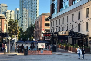 Vancouver: City Tour with Food Tasting and Pickup