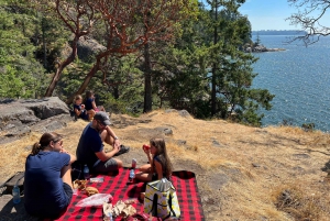 Vancouver: Lighthouse Park Hike