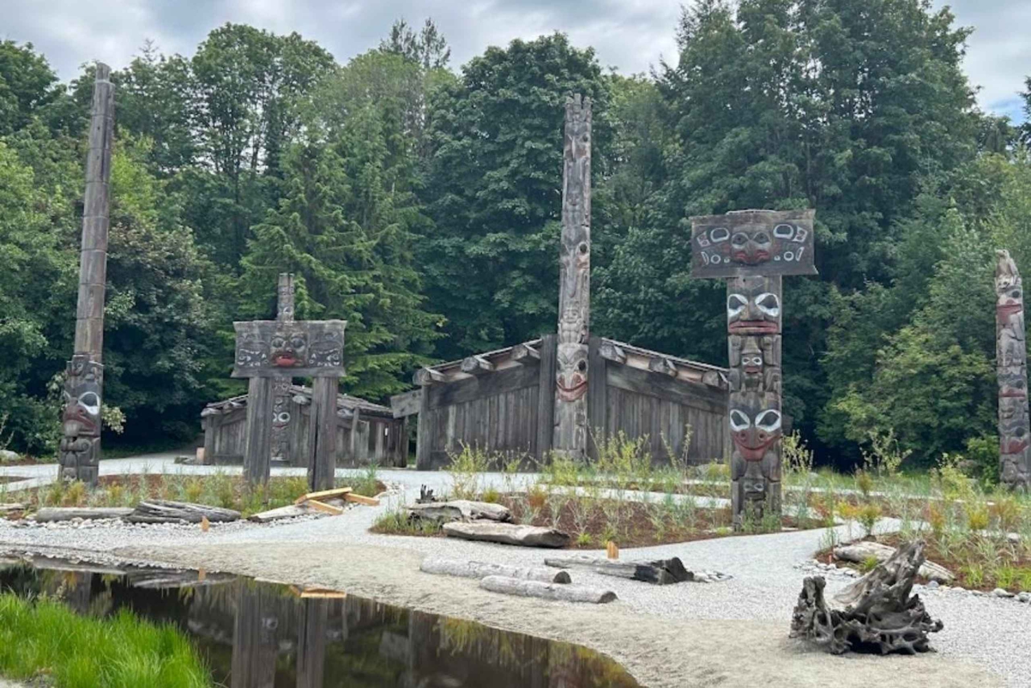 バンクーバー：人類学博物館とバンデューセン庭園ツアーをご案内いたします