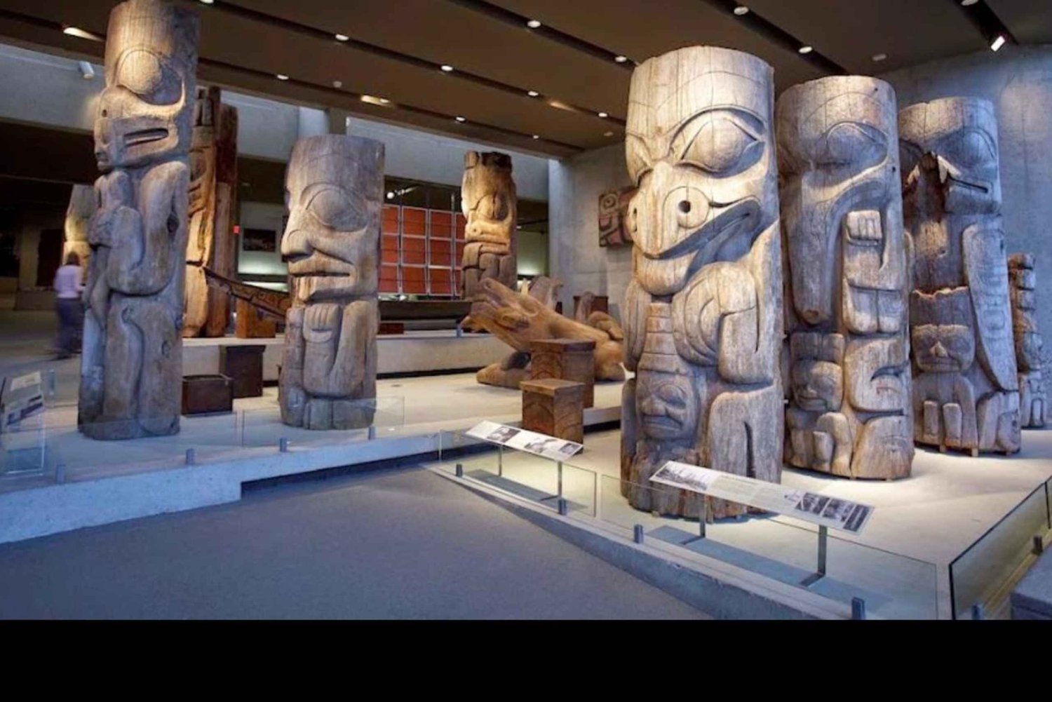 バンクーバー：人類学博物館とバンデューセン庭園ツアーをご案内いたします