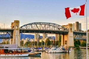 Vancouver : Must-See Attractions Walking Tour With A Guide