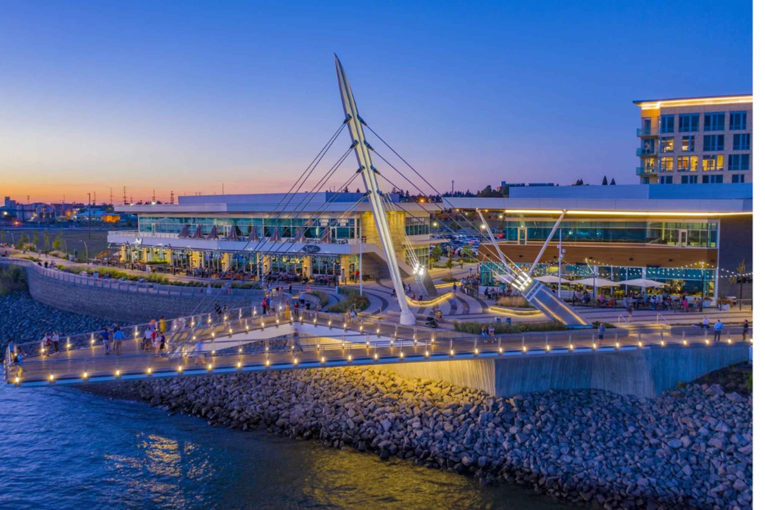 Vancouver: Private Evening Tour with Food and Drinks