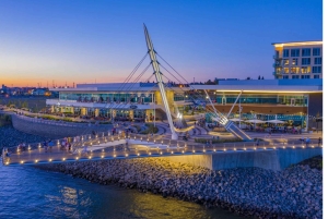 Vancouver: Private Evening Tour with Food and Drinks