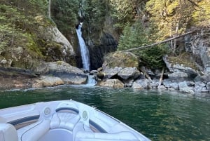 Vancouver: Private Granite Falls Boat Tour
