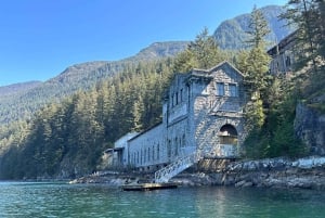 Vancouver: Private Granite Falls Boat Tour