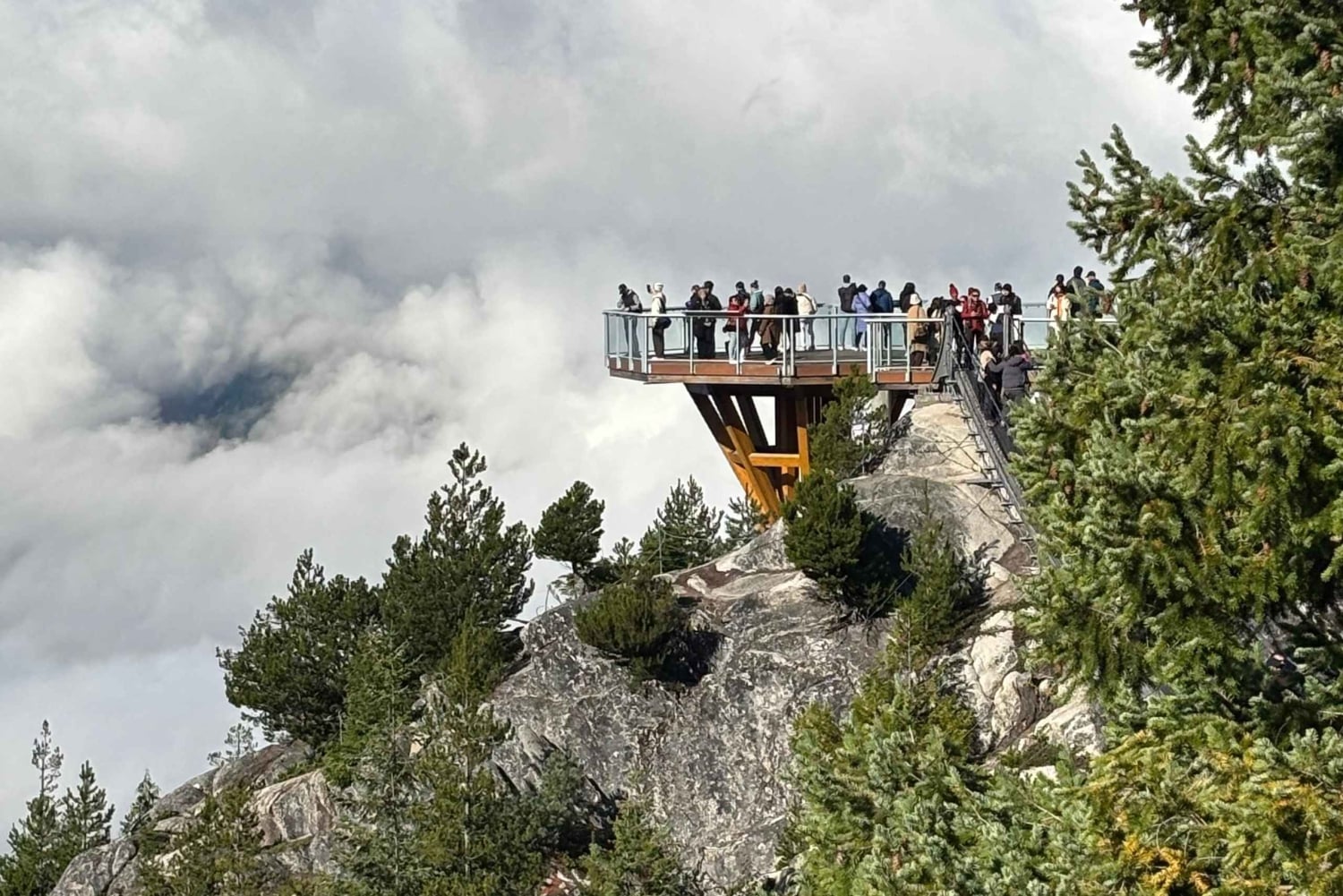 Vancouver: Sea-to-Sky-Gondola & Shannon Falls Tour