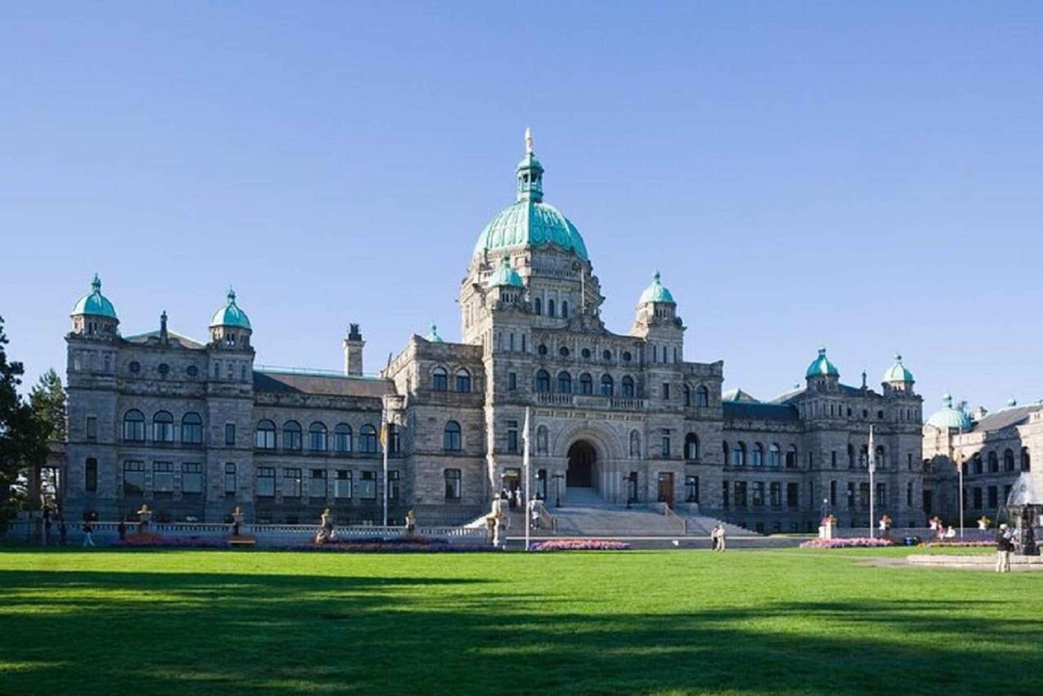 Victoria Icons: Butchart, Harbour & Mile Zero in a Day