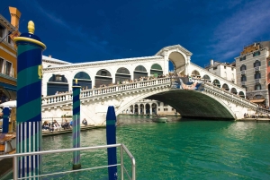 1 timmes båtresa med motor på Grand Canal