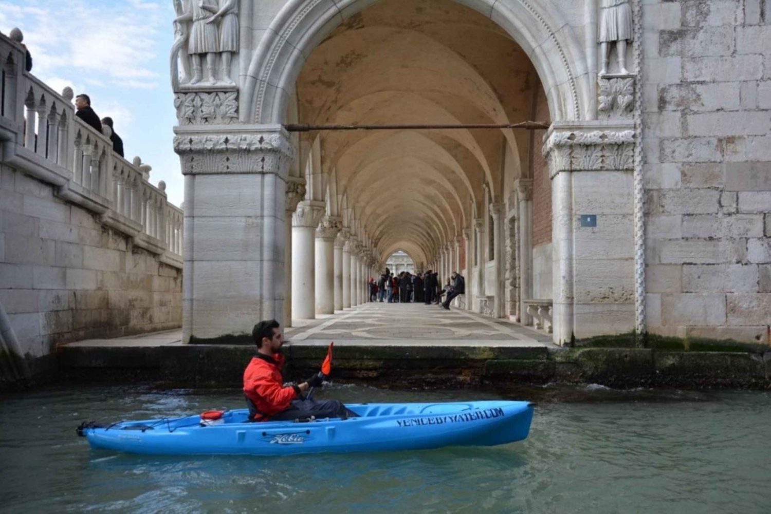 60' Quick Kayak Tour of Venice with guide
