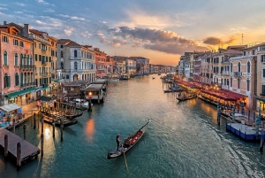 Explore Rialto, Bovolo & More: Walk & Gondola Ride