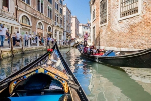 Explore Rialto, Bovolo & More: Walk & Gondola Ride