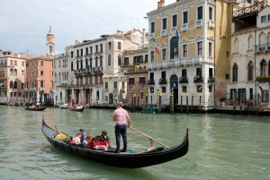 Explore Rialto, Bovolo & More: Walk & Gondola Ride