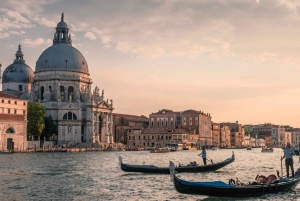 Explore Rialto, Bovolo & More: Walk & Gondola Ride