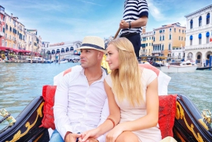 Explore Rialto, Bovolo & More: Walk & Gondola Ride