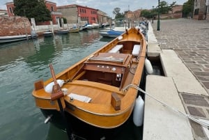 Utforsk Murano Burano og Torcello på en øytur med bragozzo