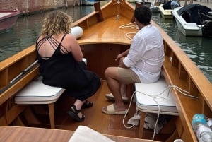 Utforsk Murano Burano og Torcello på en øytur med bragozzo