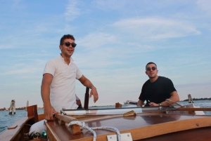 Esplora Murano Burano e Torcello in bragozzo tour delle isole