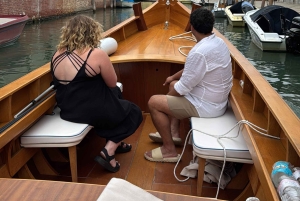 Esplora Murano Burano e Torcello in bragozzo tour delle isole