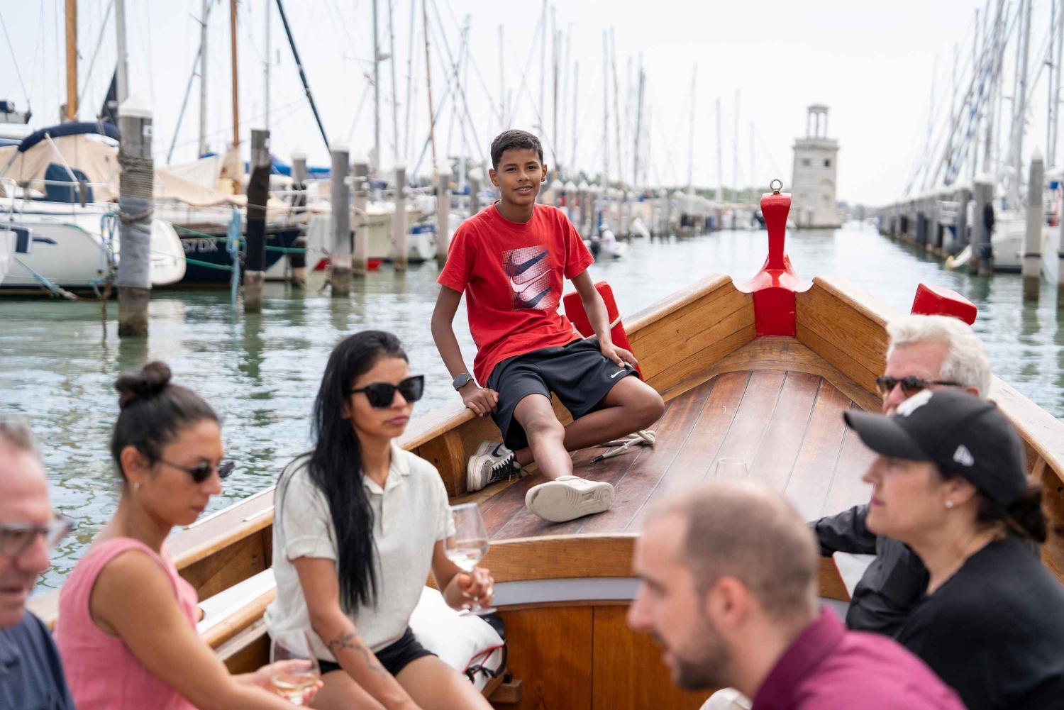 Venise sous un autre angle : visite panoramique en bateau traditionnel.