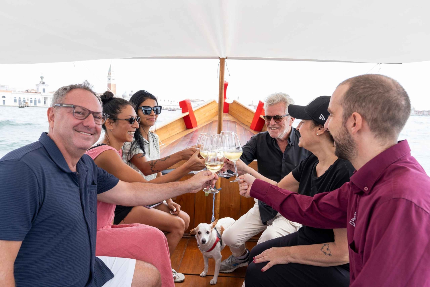 Venise sous un autre angle : visite panoramique en bateau traditionnel.