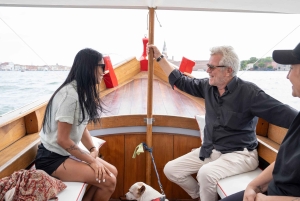 Venise sous un autre angle : visite panoramique en bateau traditionnel.