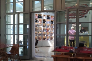 Rentouttava kahvi tai ruokatauko illy Caffè'ssa Pyhän Markuksen aukiolla