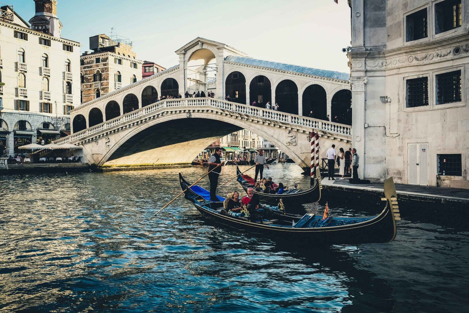 Scopri i tesori nascosti di Venezia: tour guidato a piedi