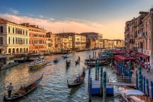 Discover Venice: Morning Walking Tour & Gondola