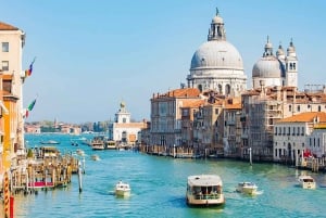 Discover Venice: Morning Walking Tour & Gondola