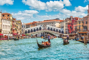 Discover Venice: Morning Walking Tour & Gondola