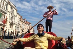 Discover Venice: Morning Walking Tour & Gondola