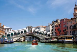 Discover Venice: Morning Walking Tour & Gondola