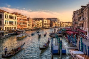 Oppdag Venezia: Omvisning til fots og gondol om morgenen