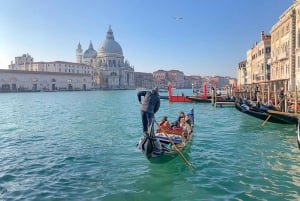 Oppdag Venezia: Omvisning til fots og gondol om morgenen