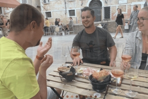 Tarde en Venecia con un local: tour gastronómico y cata de vinos