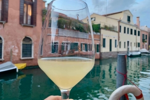 Tarde en Venecia con un local: tour gastronómico y cata de vinos
