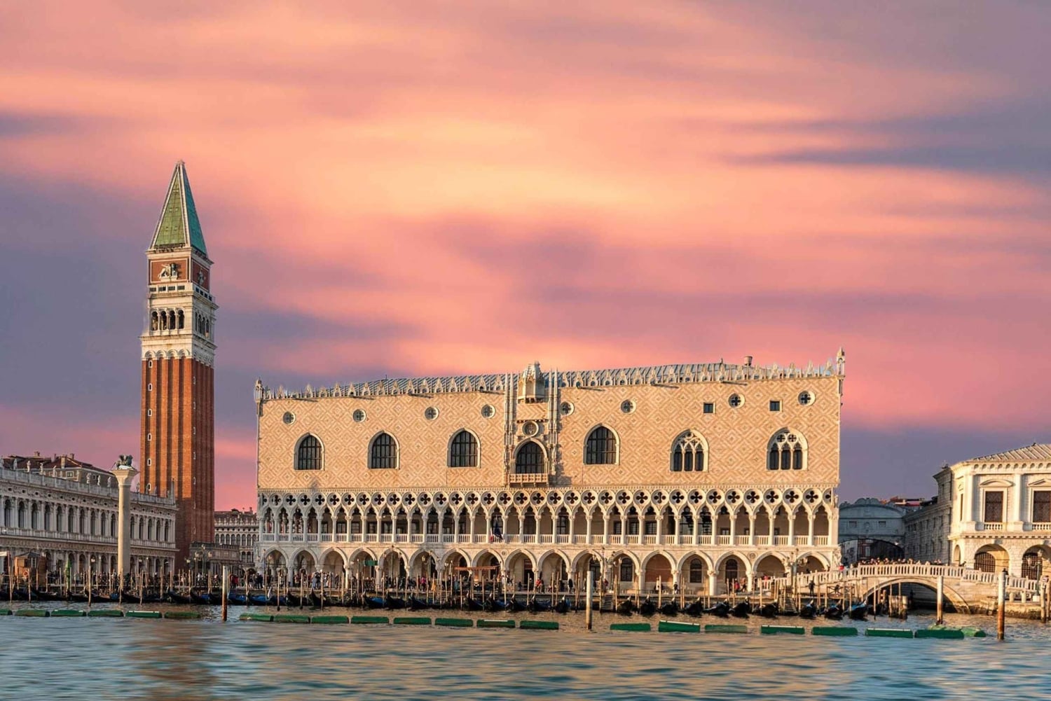 Explora el Palacio Ducal: Escalera de Oro, Puente, Cárceles