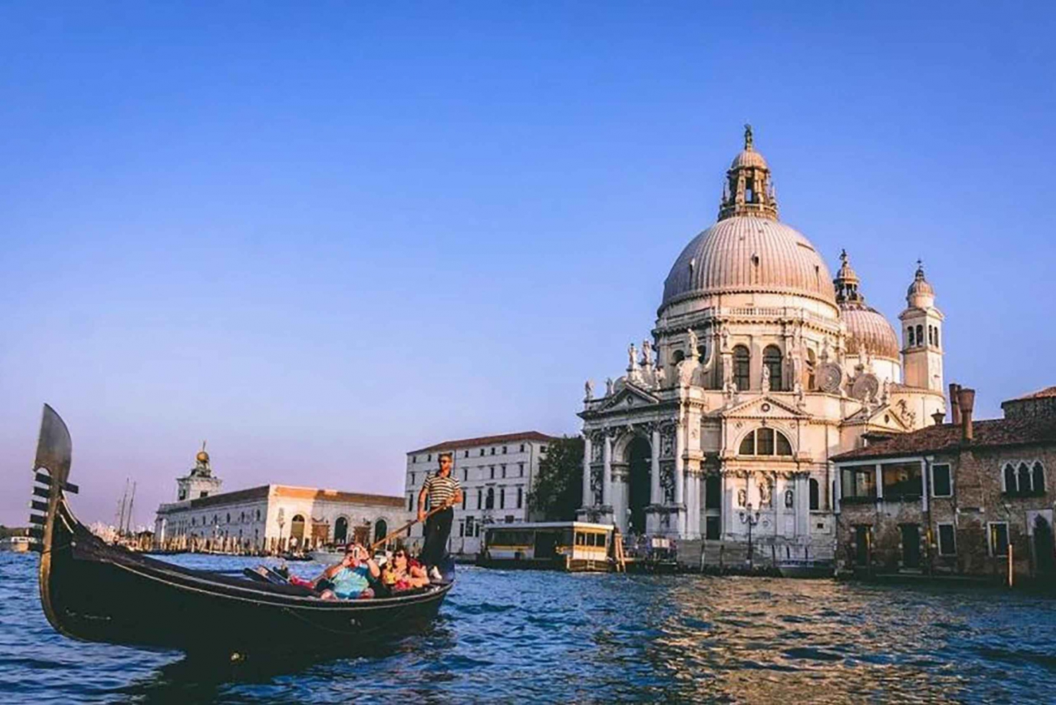 Explore Venice - Morning Walking Tour and Gondola