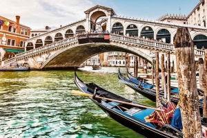 Venice Walk & Gondola Ride: Rialto to Grand Canal