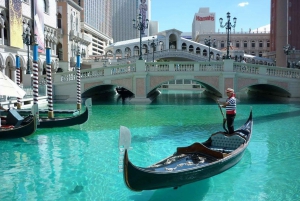 Venice Walk & Gondola Ride: Rialto to Grand Canal