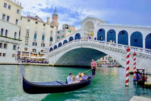 Venice Walk & Gondola Ride: Rialto to Grand Canal