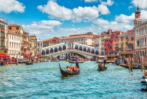 Venice Walk & Gondola Ride: Rialto to Grand Canal