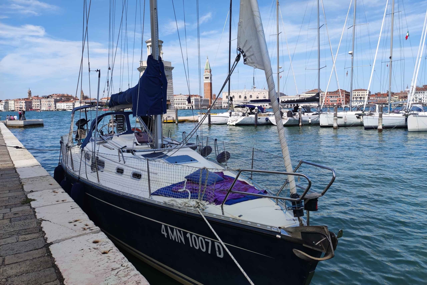 Experiência gastronómica num passeio de barco de luxo em Veneza