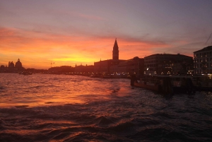 Experiência gastronómica num passeio de barco de luxo em Veneza