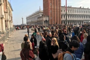 Venezia: tour di gruppo guidato di un giorno dal Lago di Garda