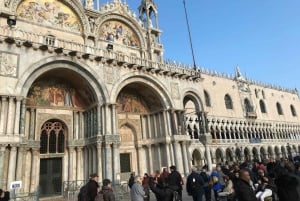 Venezia: tour di gruppo guidato di un giorno dal Lago di Garda