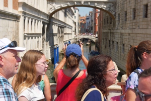 Venezia: tour di gruppo guidato di un giorno dal Lago di Garda