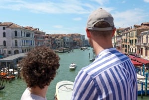 Venezia: tour di gruppo guidato di un giorno dal Lago di Garda